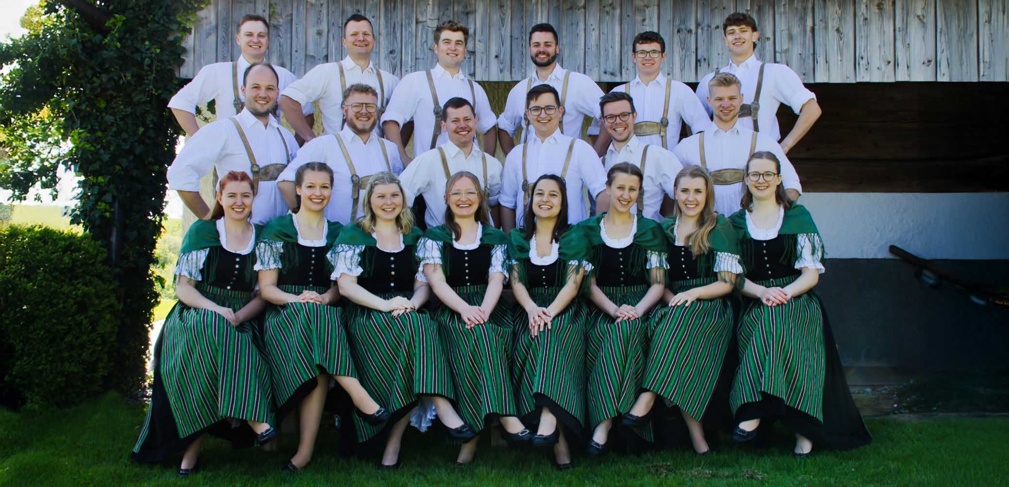 Gruppenfoto der Volkstanz- und Schuhplattlgruppe Pichl bei Wels